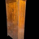 Armoire en sapin rustique
