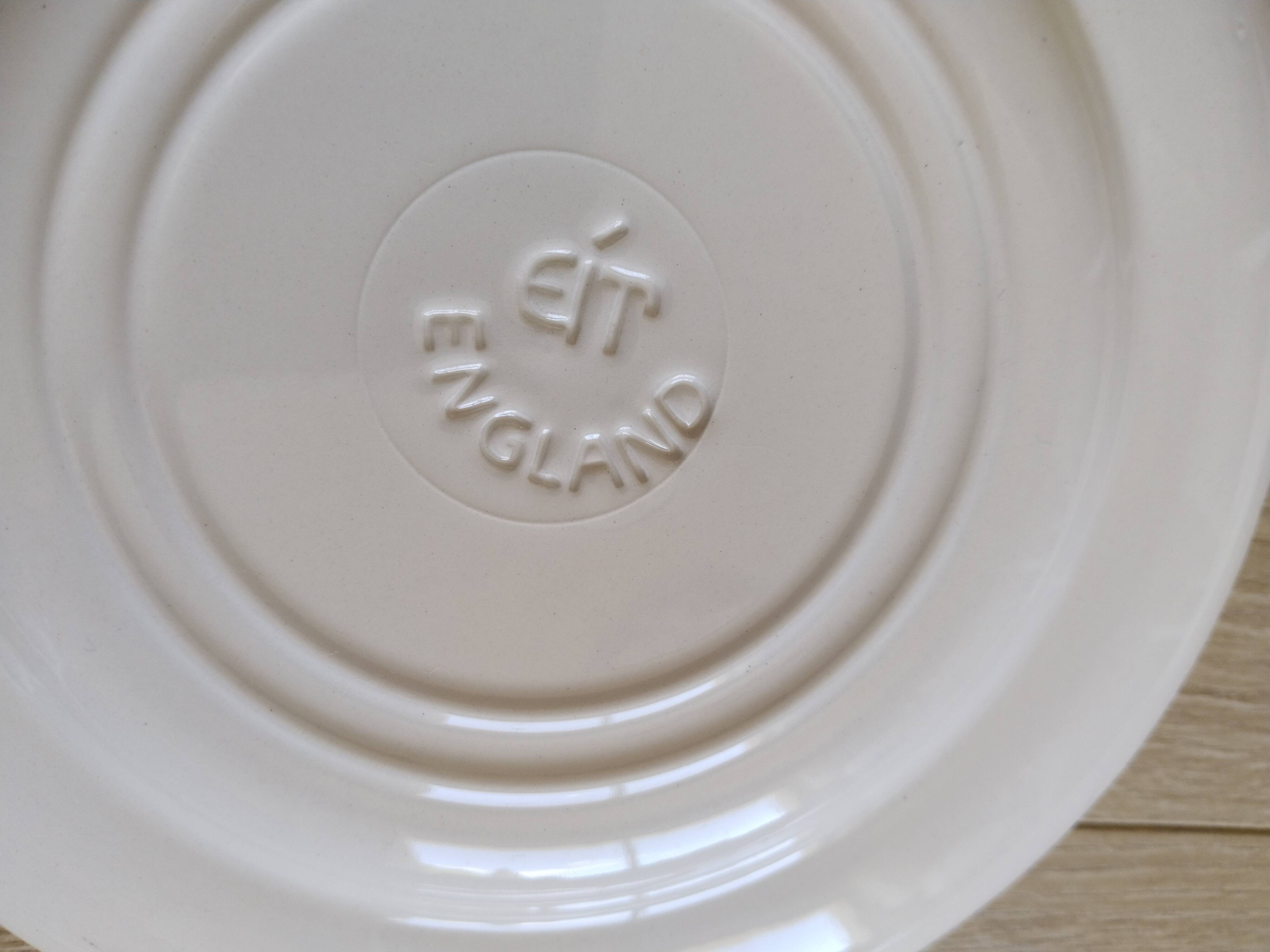 6 Dessert plates in red English porcelain, England