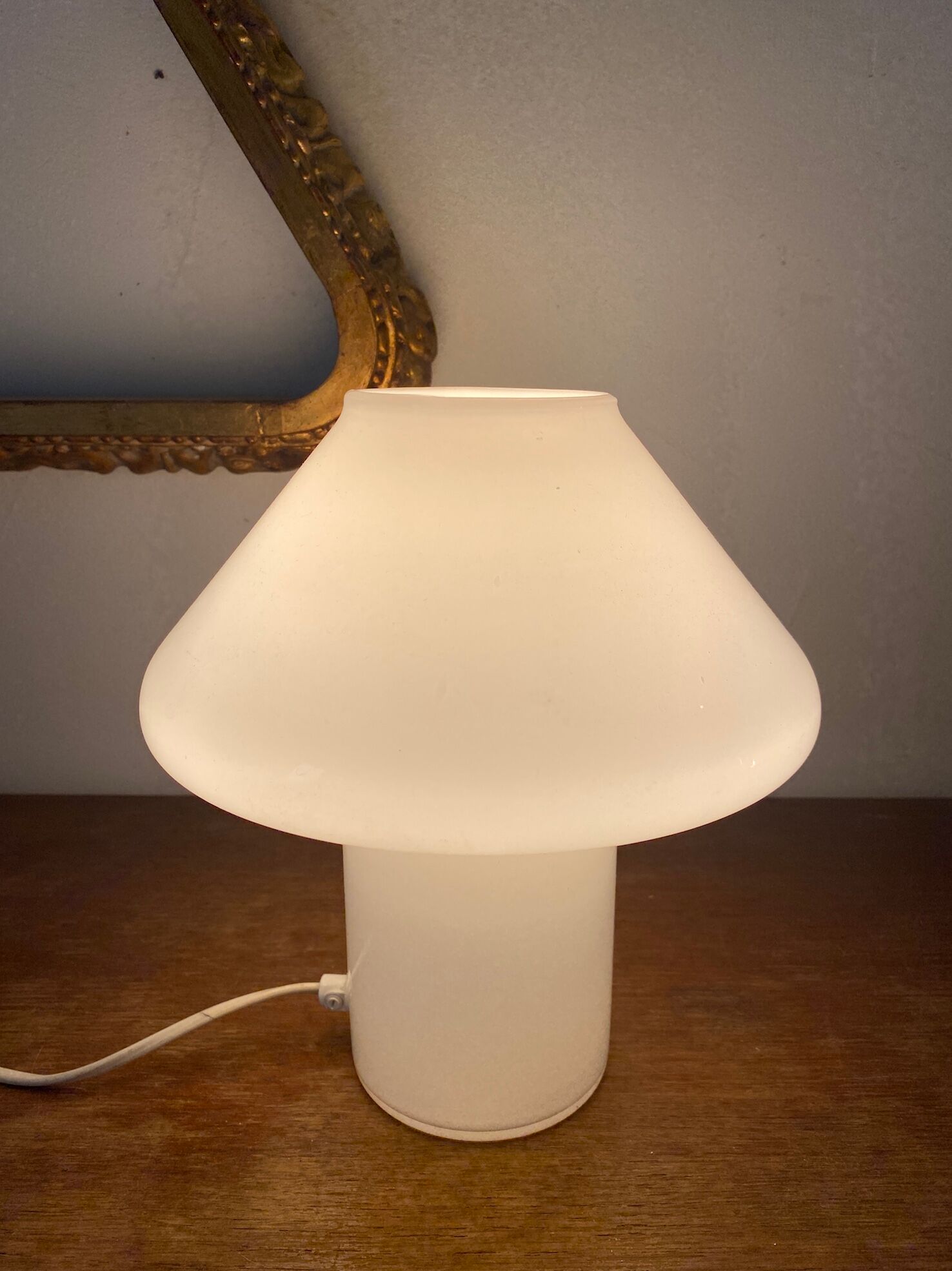 Mushroom lamp in opaline glass 80 years power 100 watts max