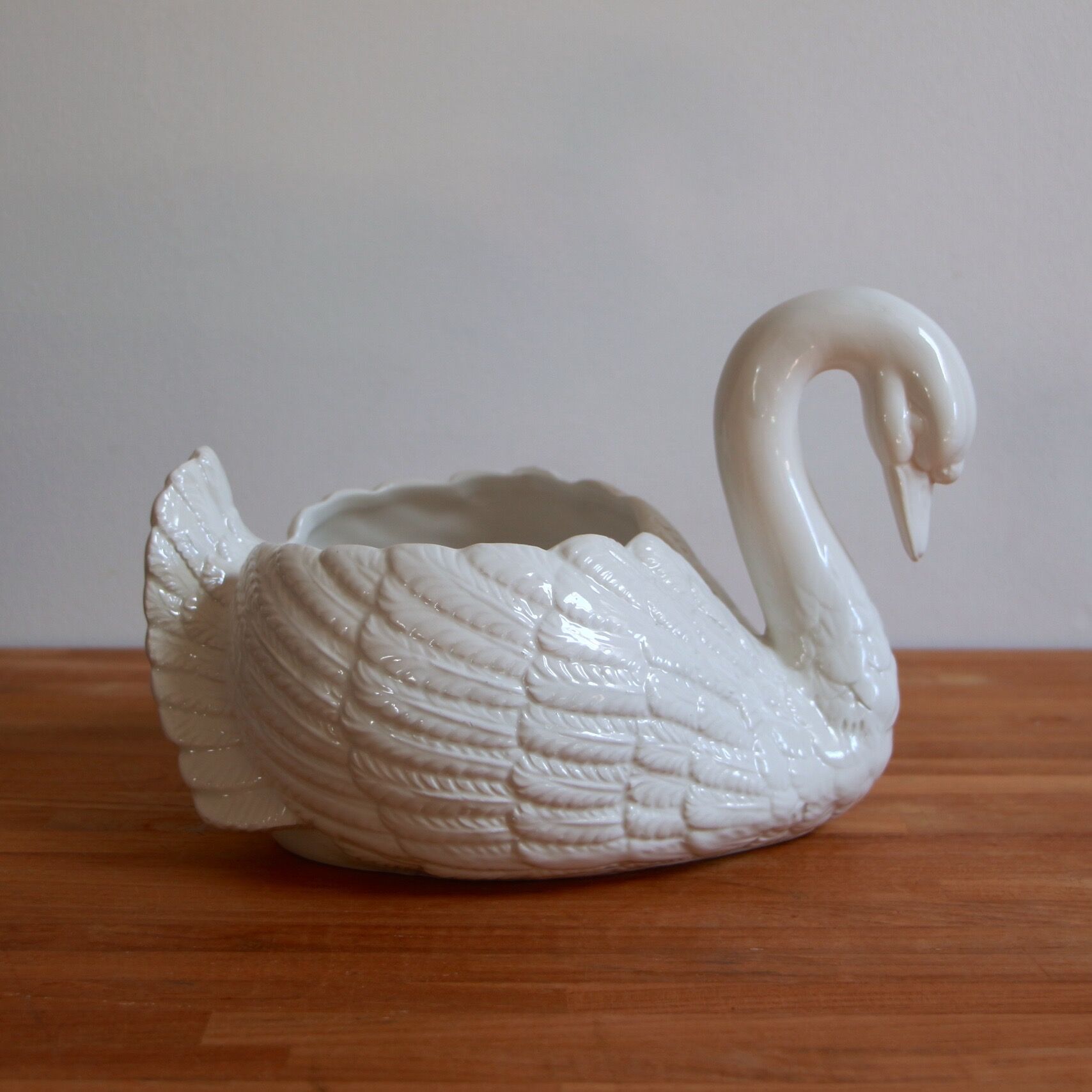 White swan pot cover
