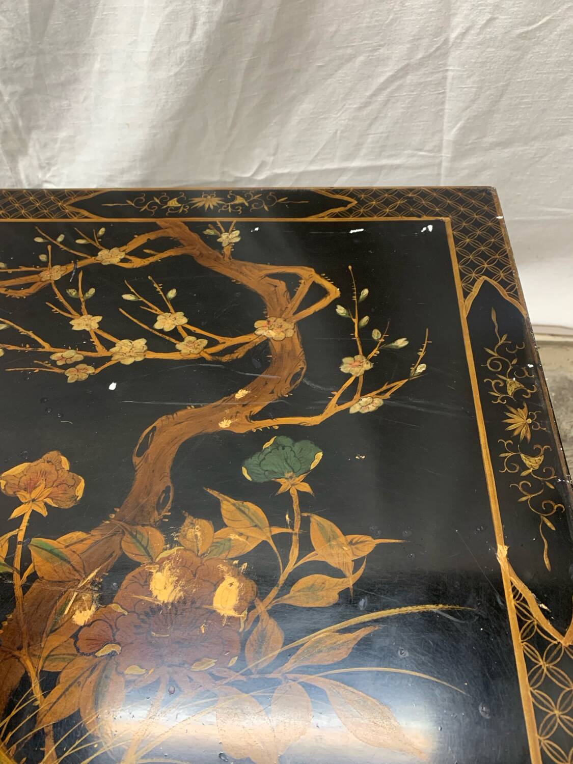 Vintage Japanese-style coffee table in painted lacquered wood