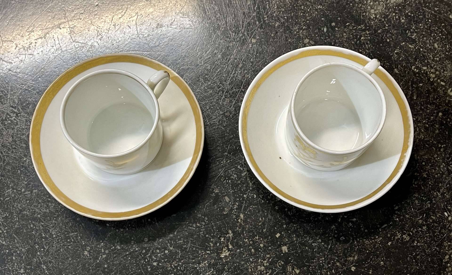 Set of 4 cups and saucers from the early 19th century in Paris porcelain