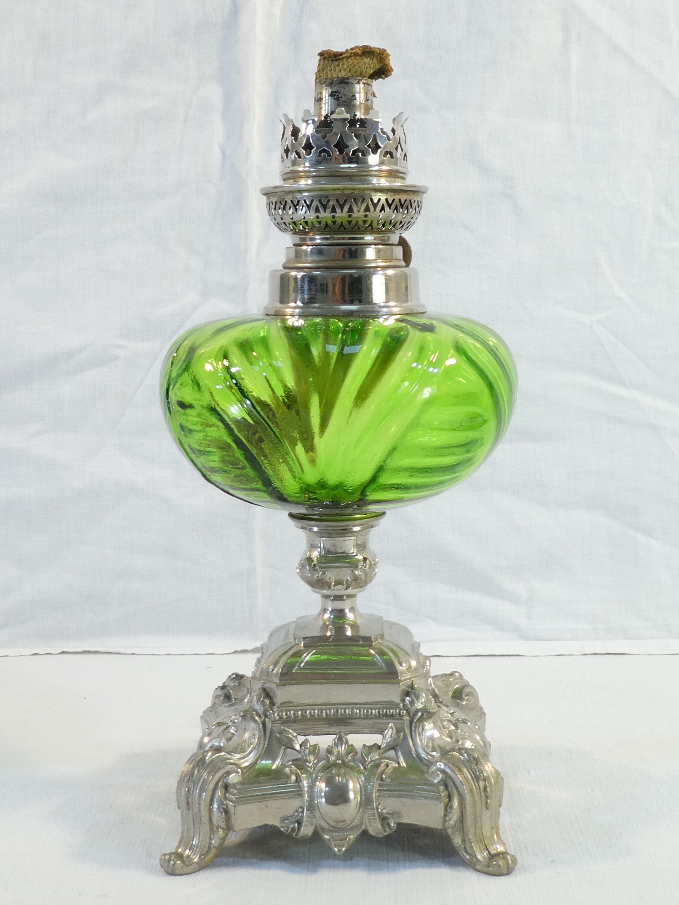 Ancient lampe a petrole no3