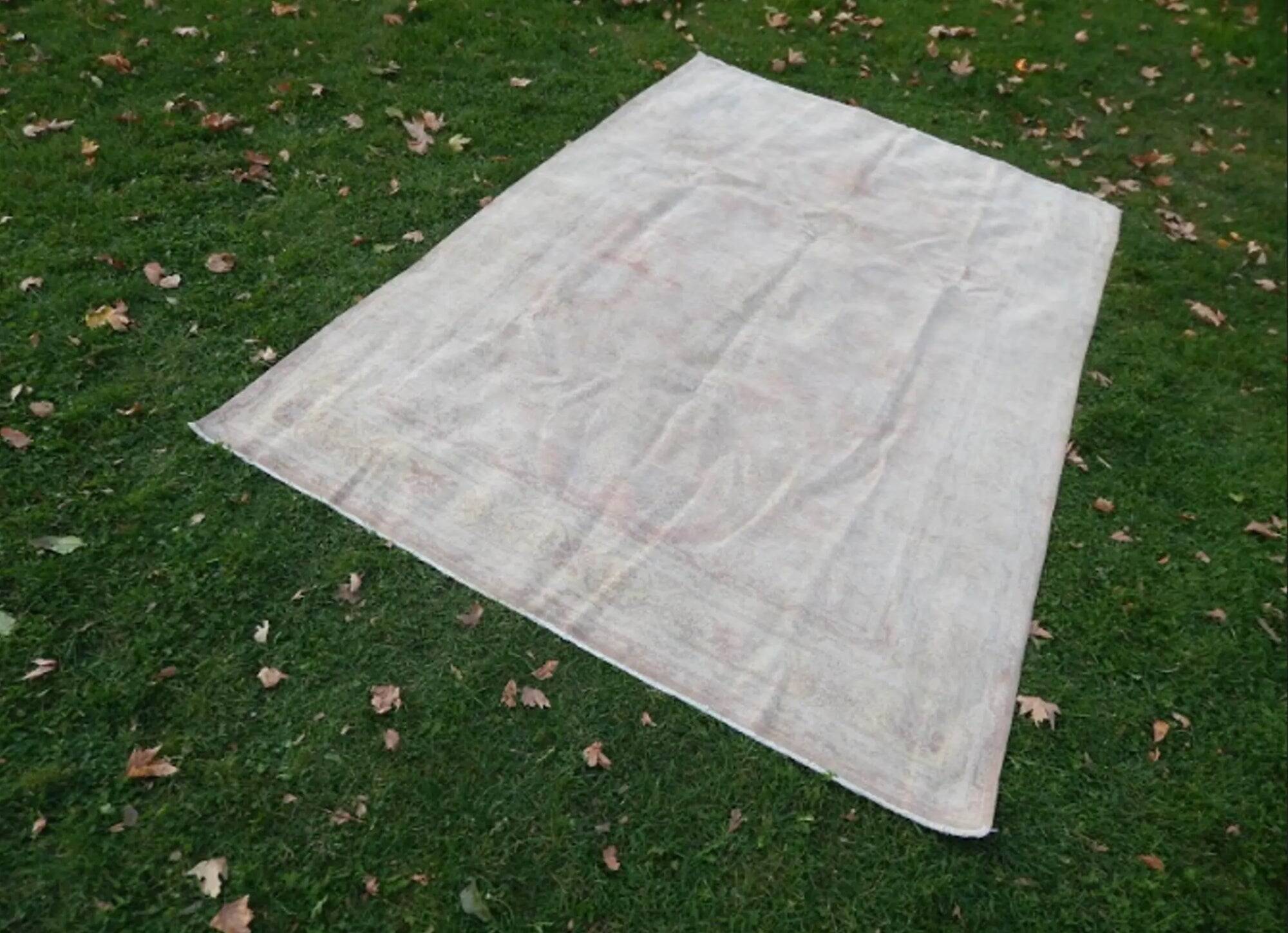 Vintage handmade Turkish rug 205x305 cm