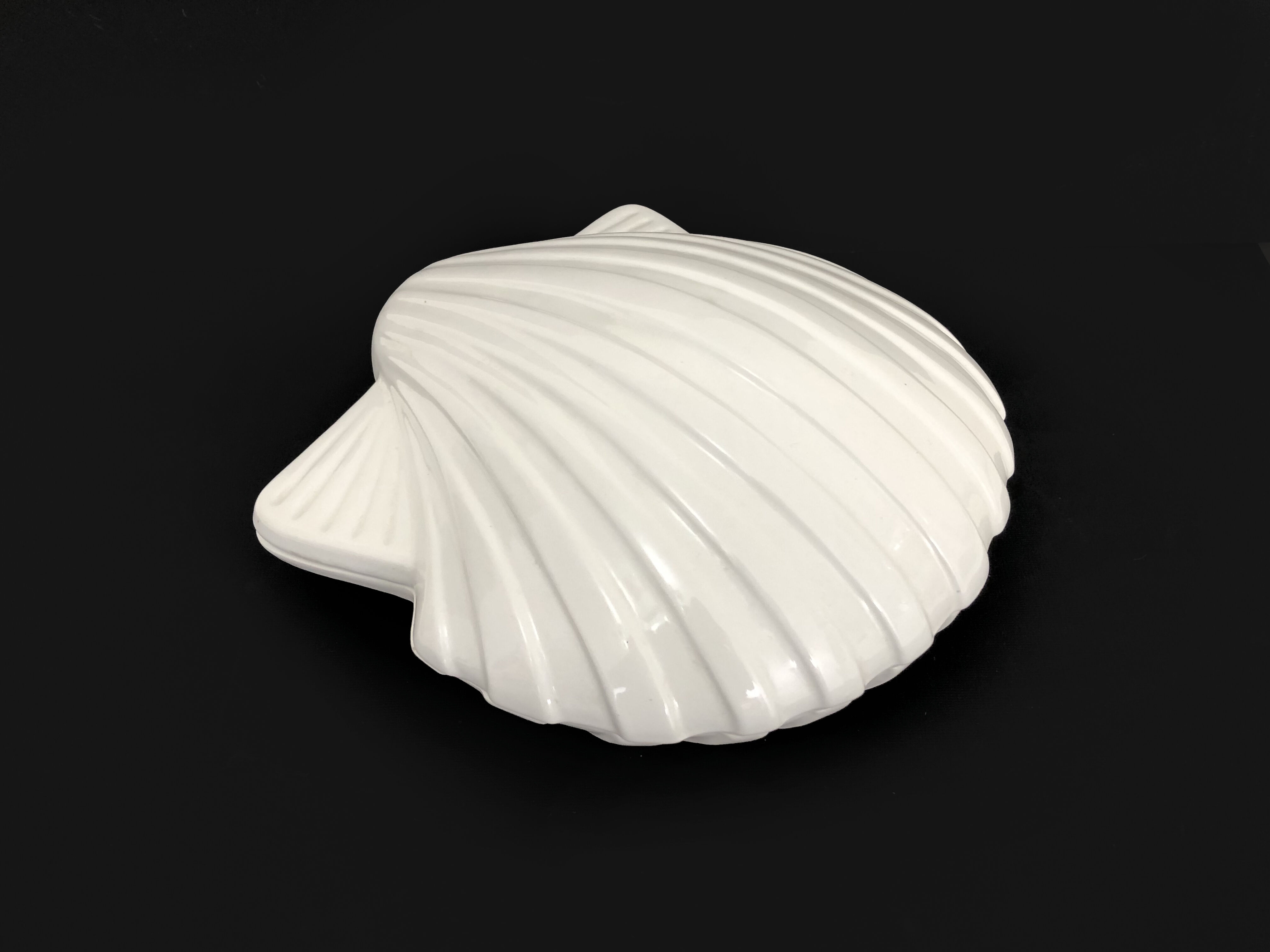 Boîte en céramique forme de coquillage par Tommaso Barbi Italie
