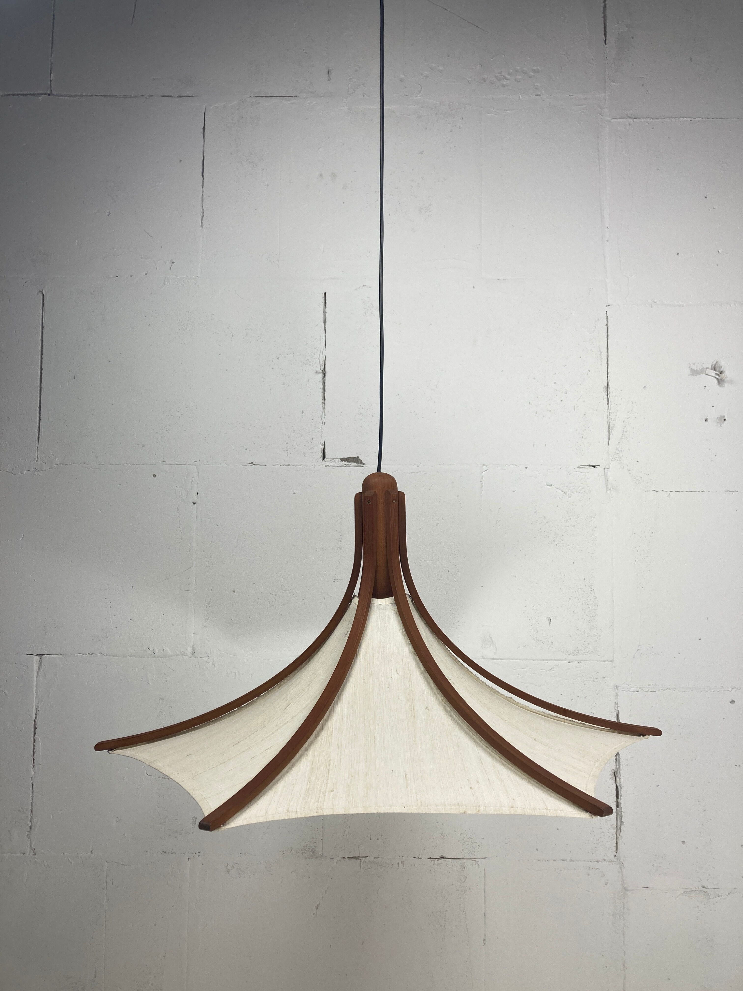 Suspension en teck et lin par Domus, années 1970