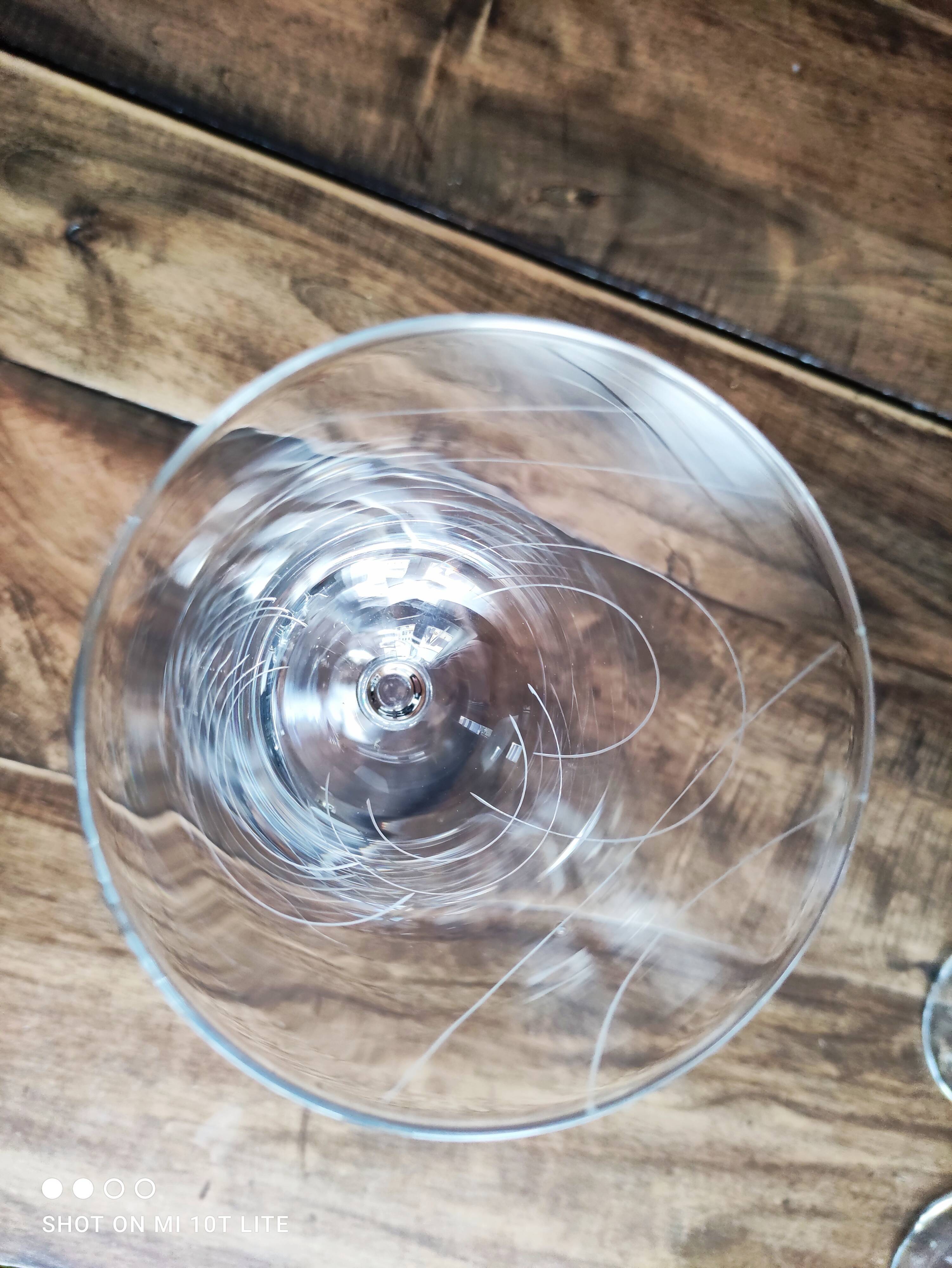 Set of 6 tulip shape wine glasses in voluted glass