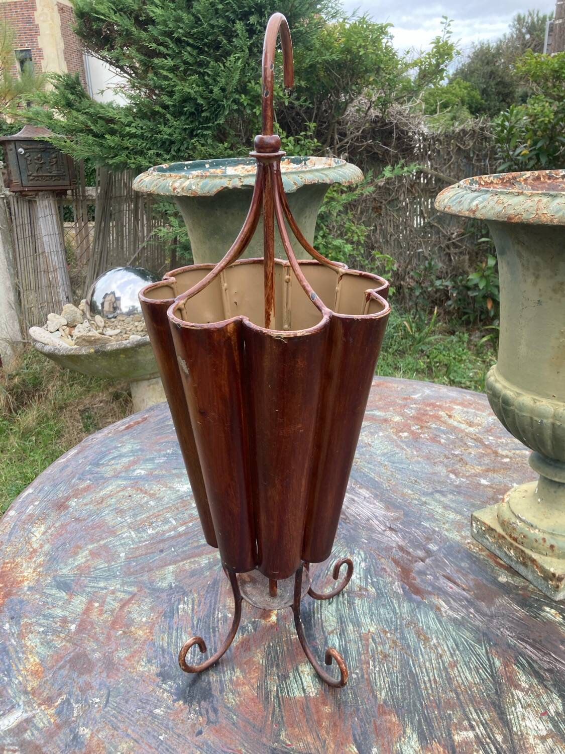 Porte parapluie, tôle