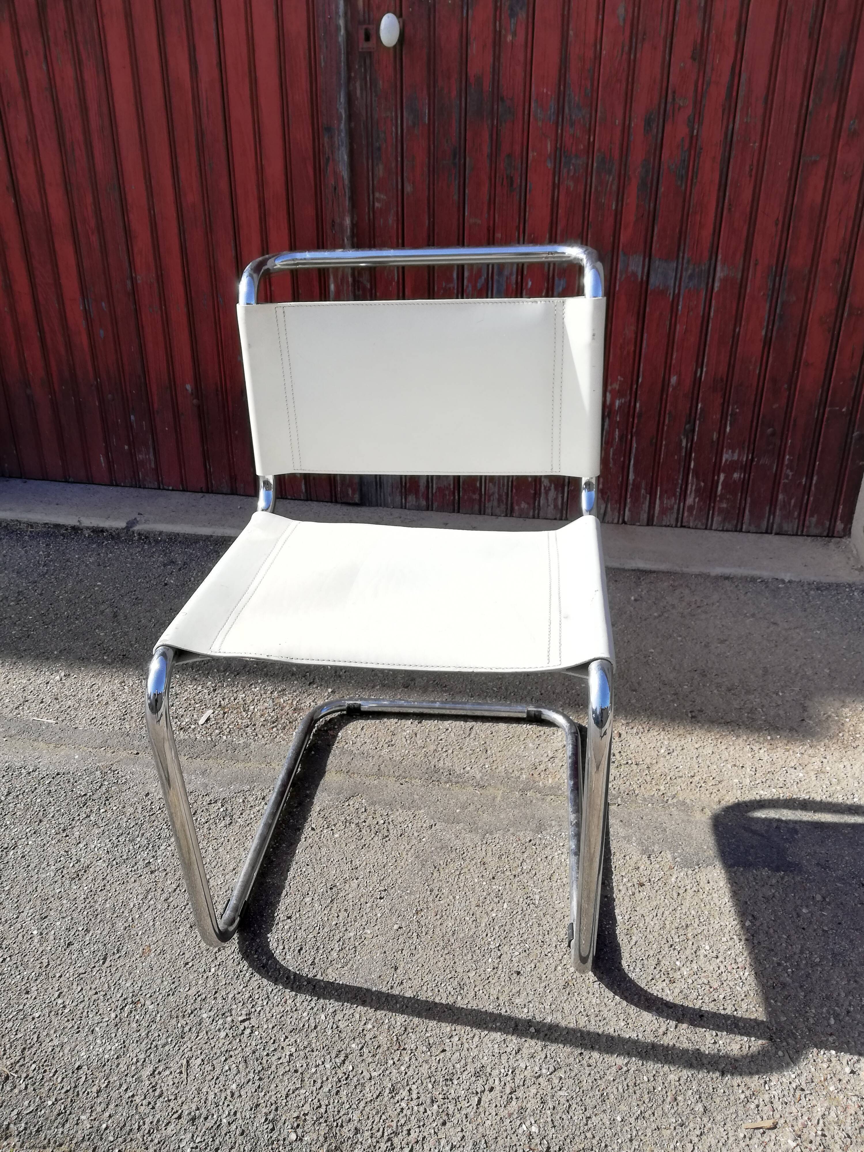 Chaise modèle B33 de Marcel Breuer cuir blanc