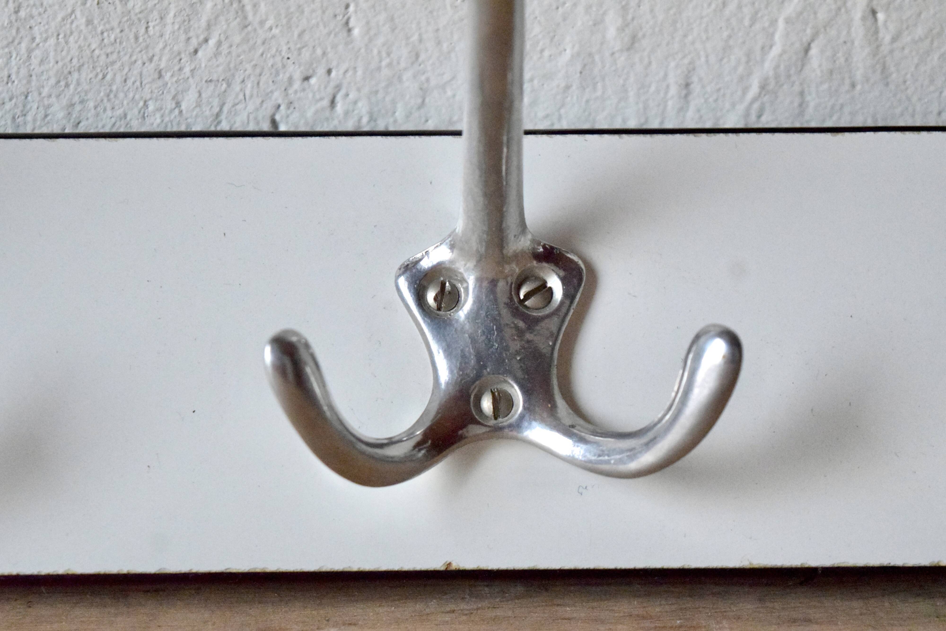 Vintage wall coat rack in white Formica - quadruple hook