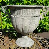 Medici vase in patinated iron