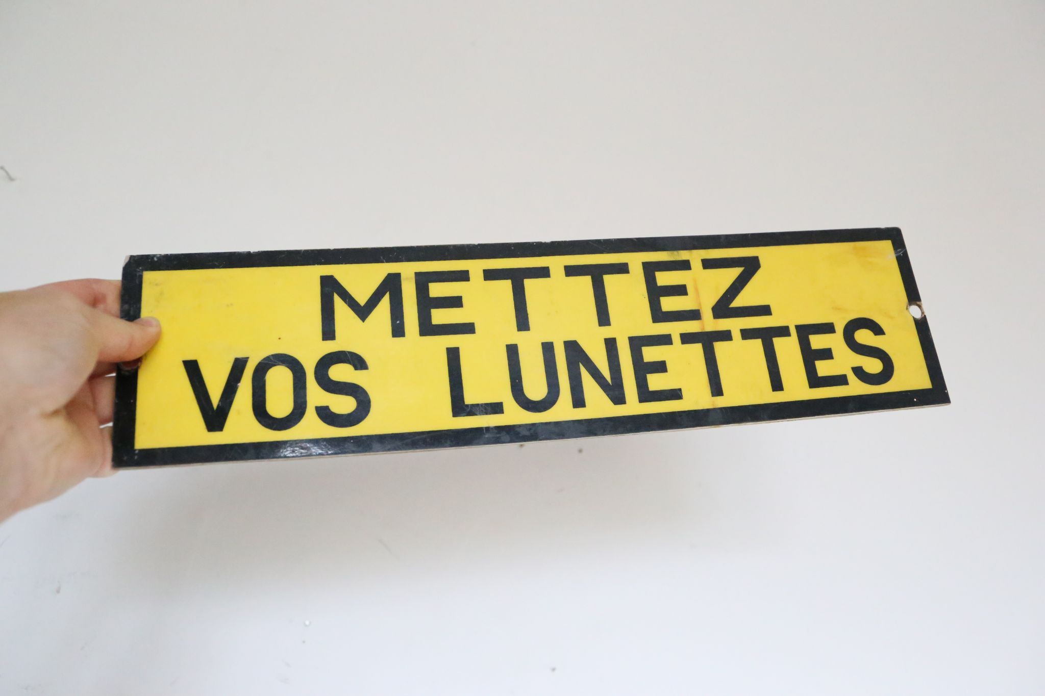 Plaque industrielle d'avertissement "mettez vos lunettes"