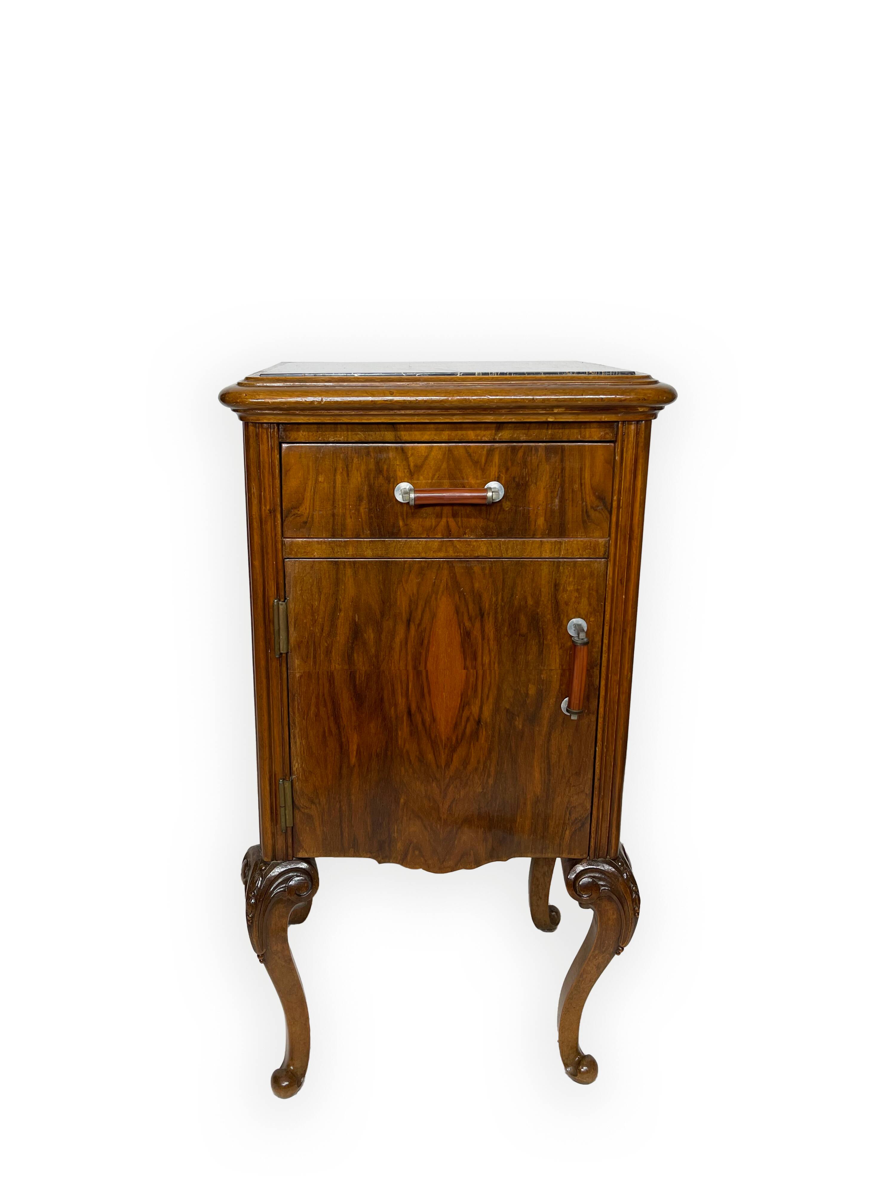 Tables de chevet italiennes en noyer, années 1930/1940