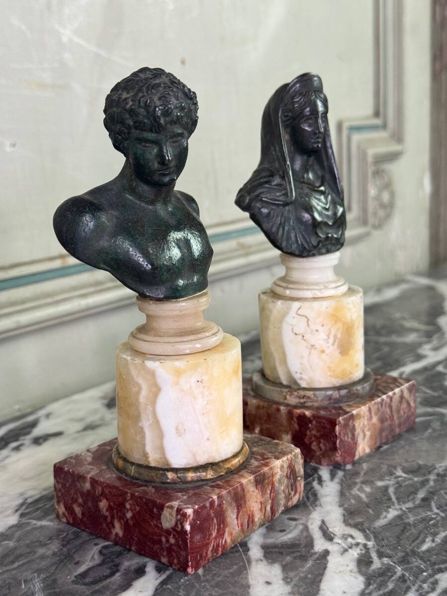 Two bronze busts in the style of the antique, 18th century.