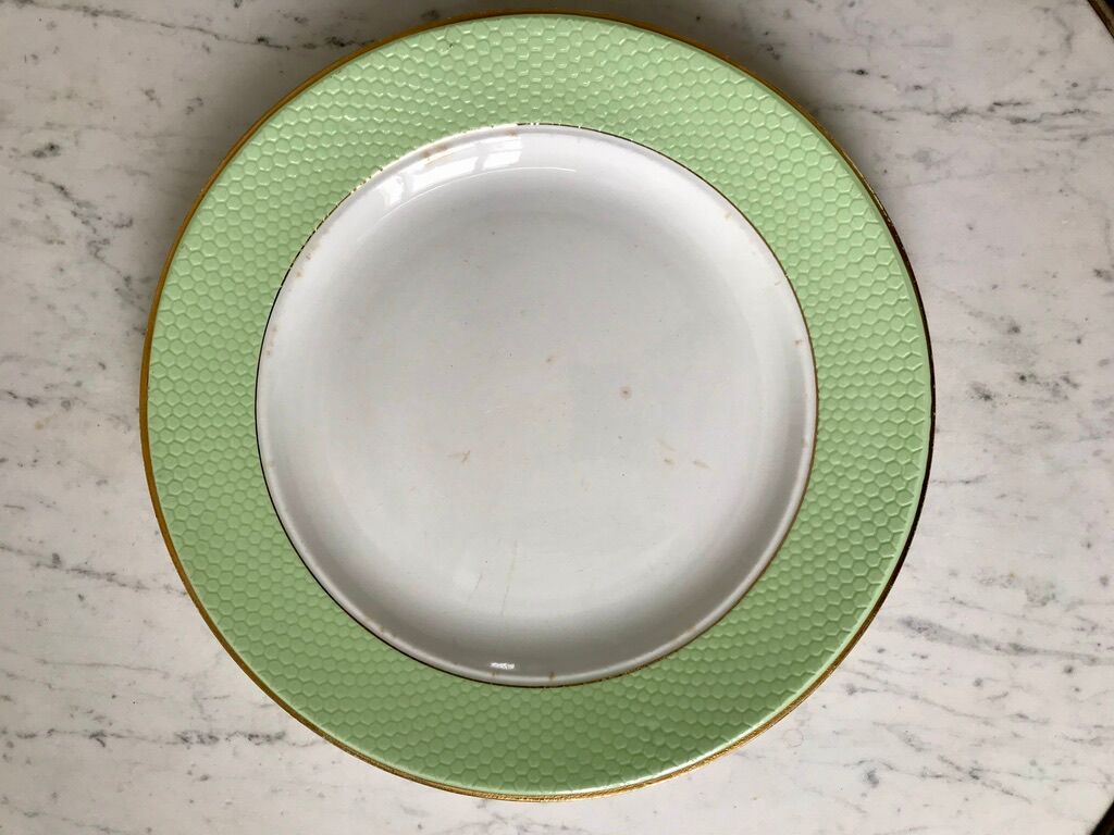 pastel green round dish honeycomb Moulin des Loups / L'Amandinoise years 51