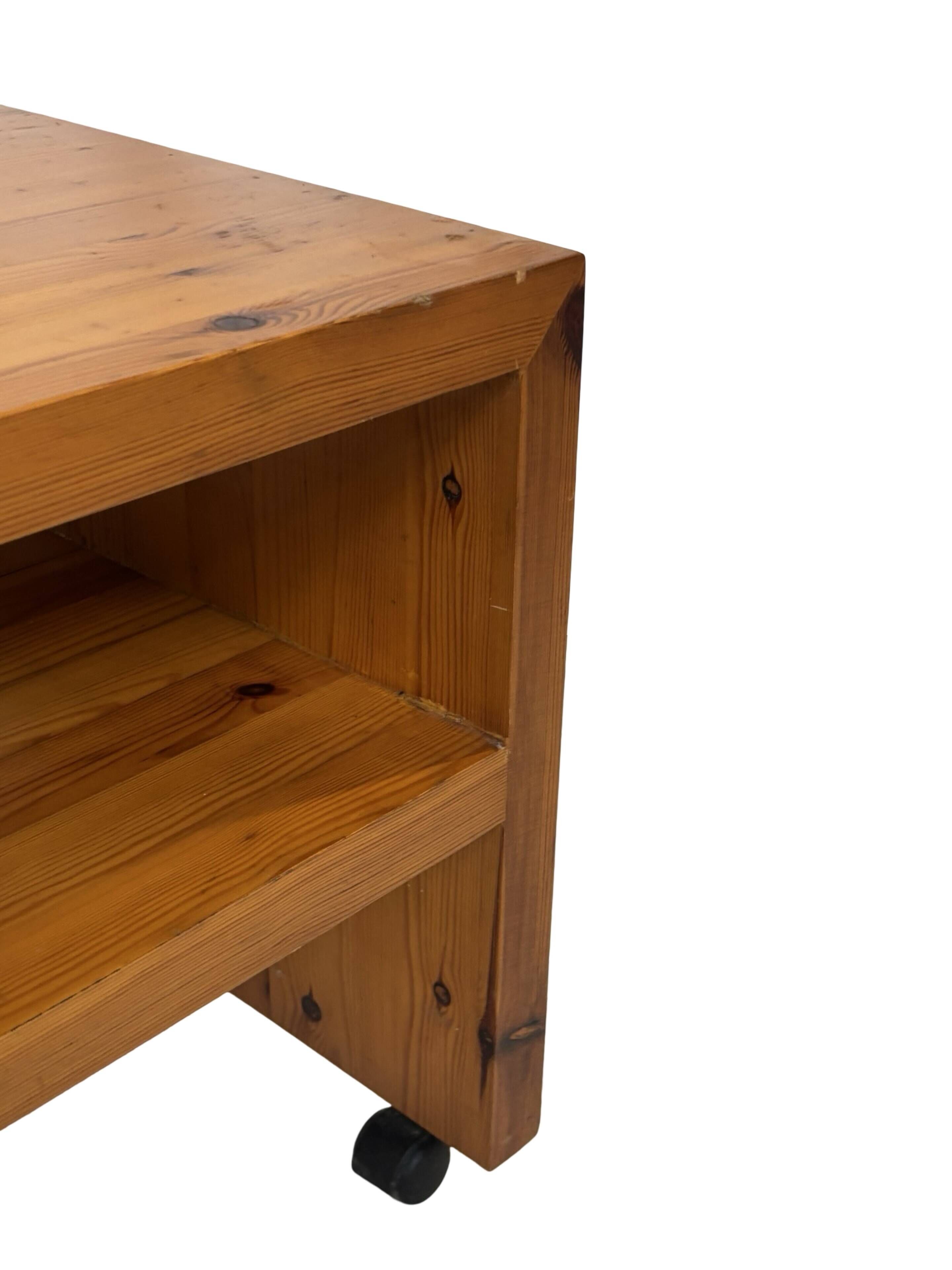 Table de chevet en pin, années 70