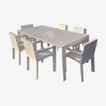 Large table and 6 vondom garden chairs