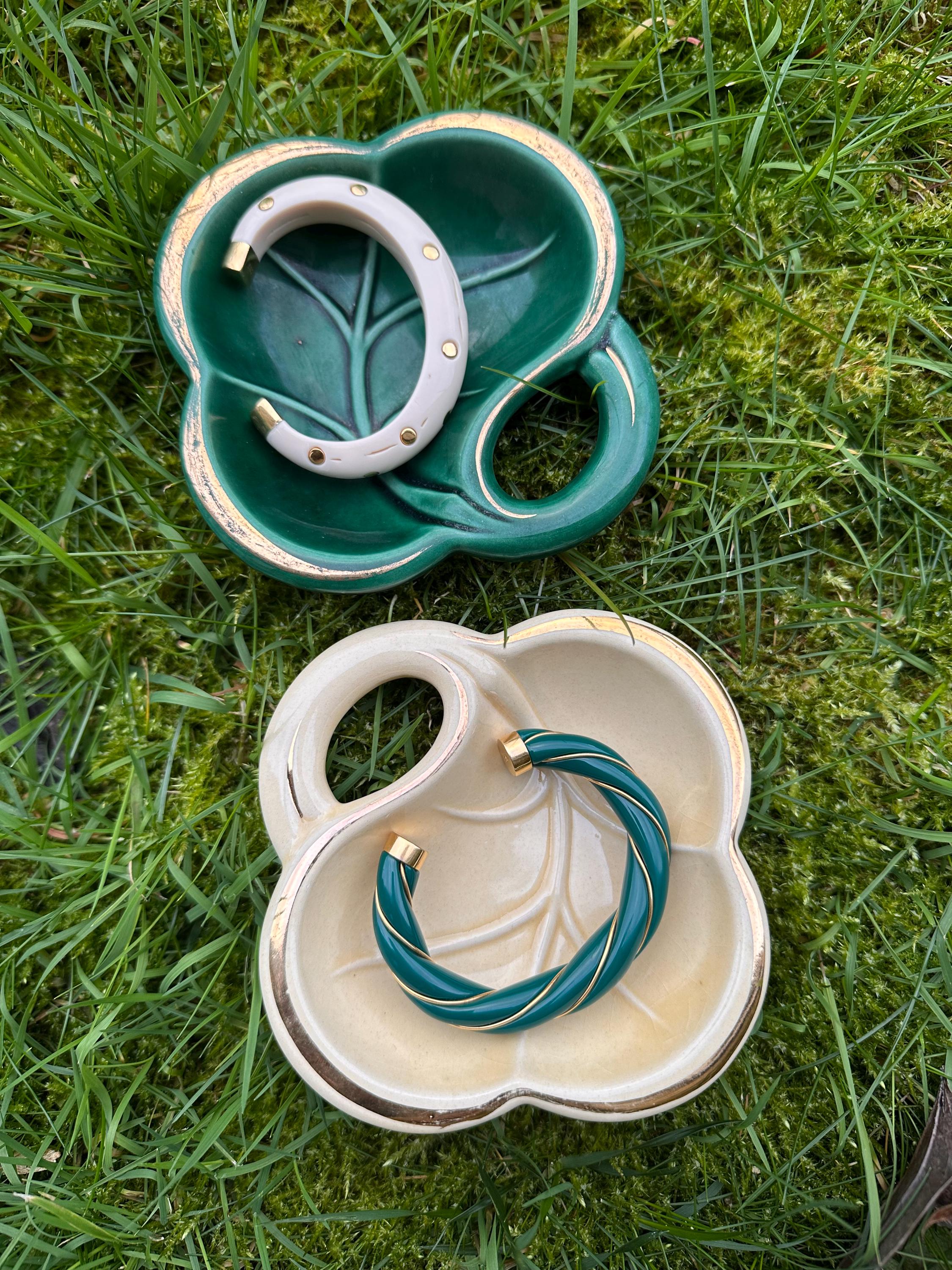 Vintage ceramic pocket trays, leaf shape – Green and cream