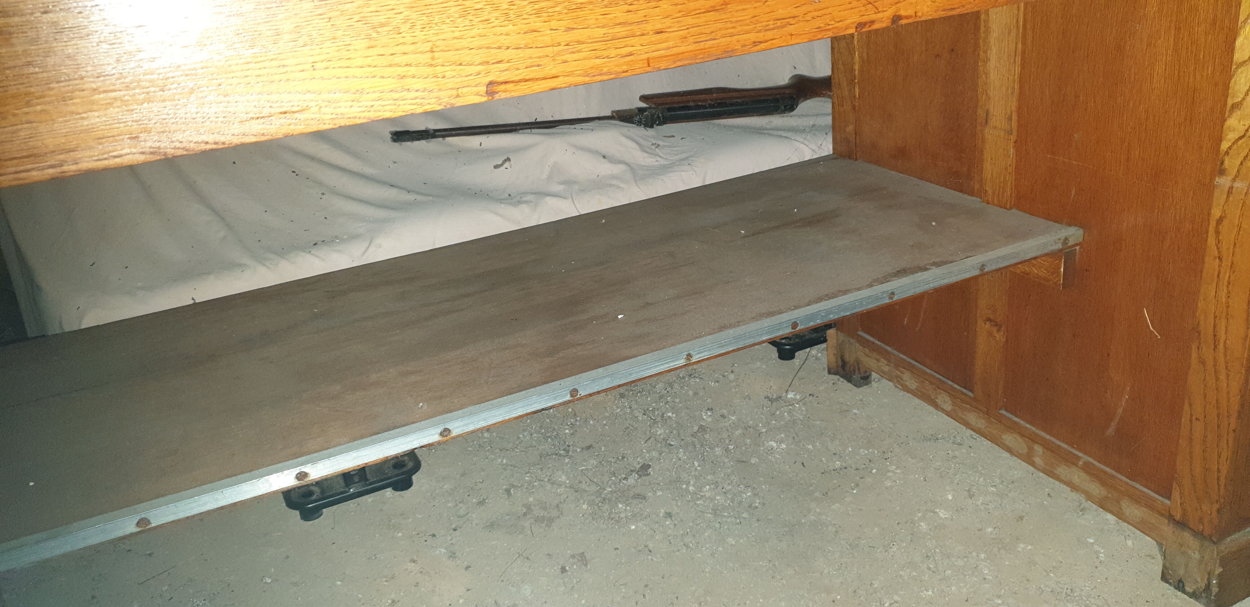 Old industrial workshop establishment and its 4 drawers