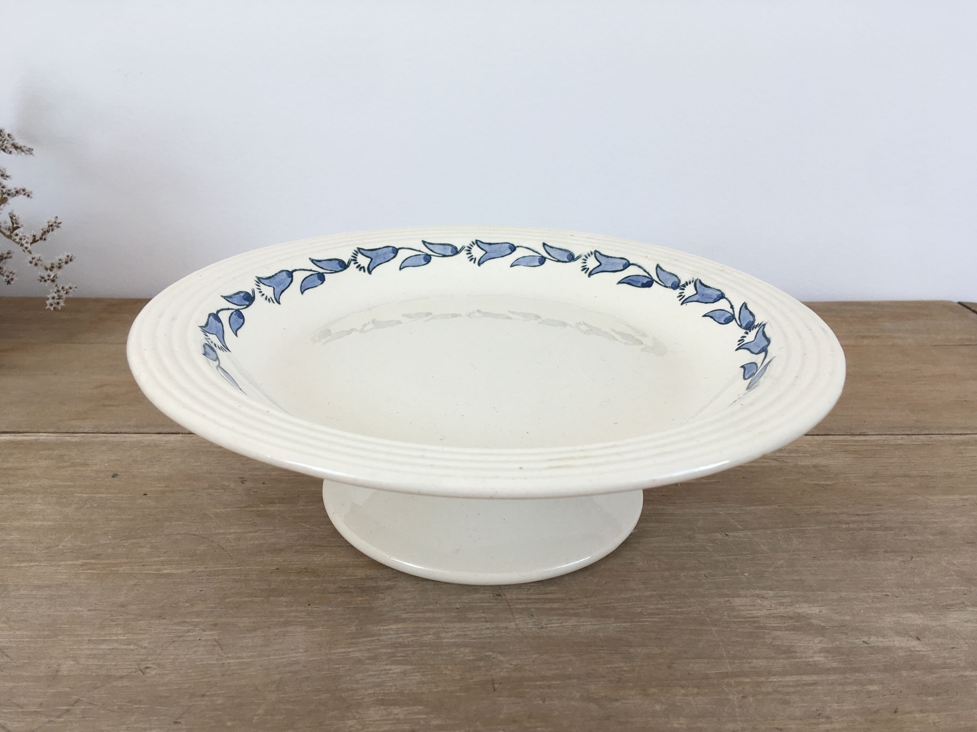 Compotier piédouche fleurs bleues Longwy