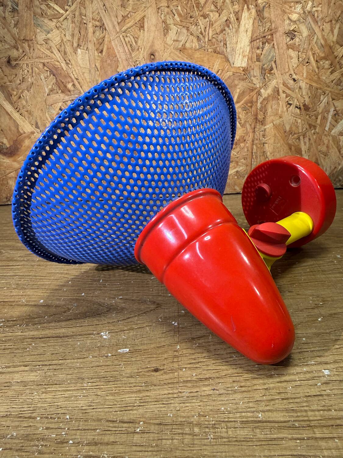 Wall lamp in Memphis Milano style, perforated metal, blue and red, 1980s.