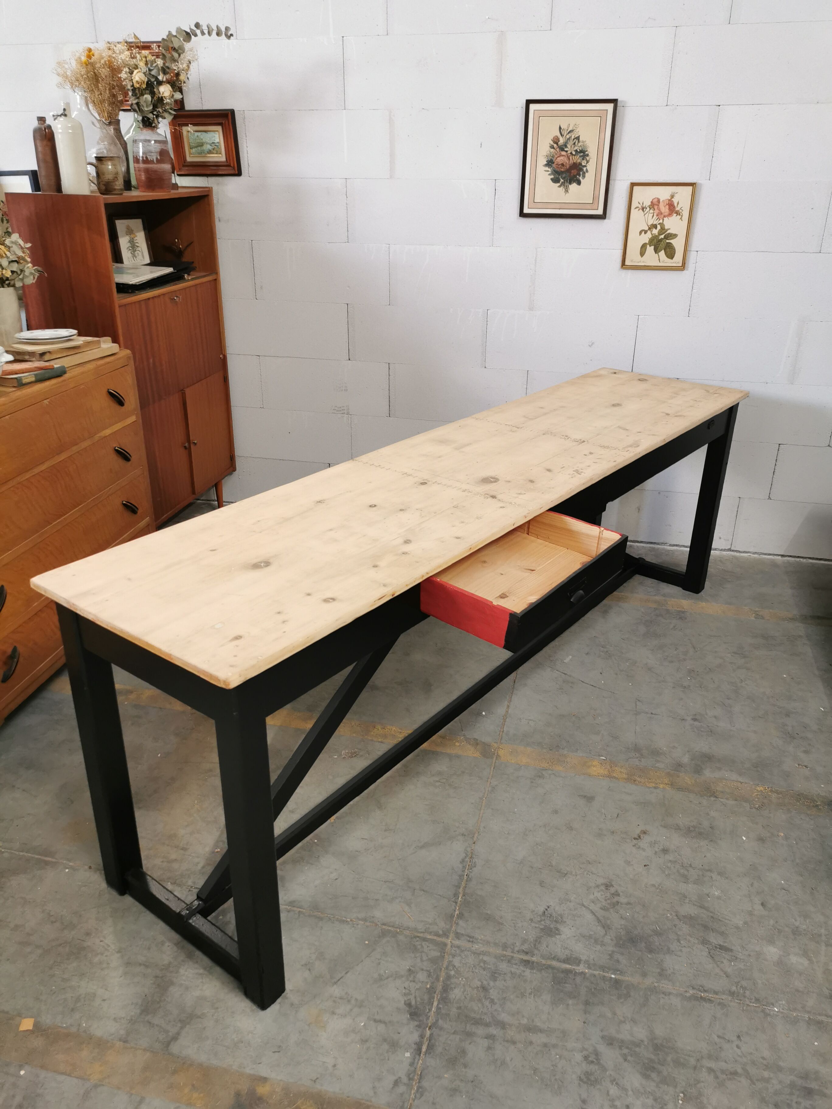 Farmhouse table 10 to 12 people