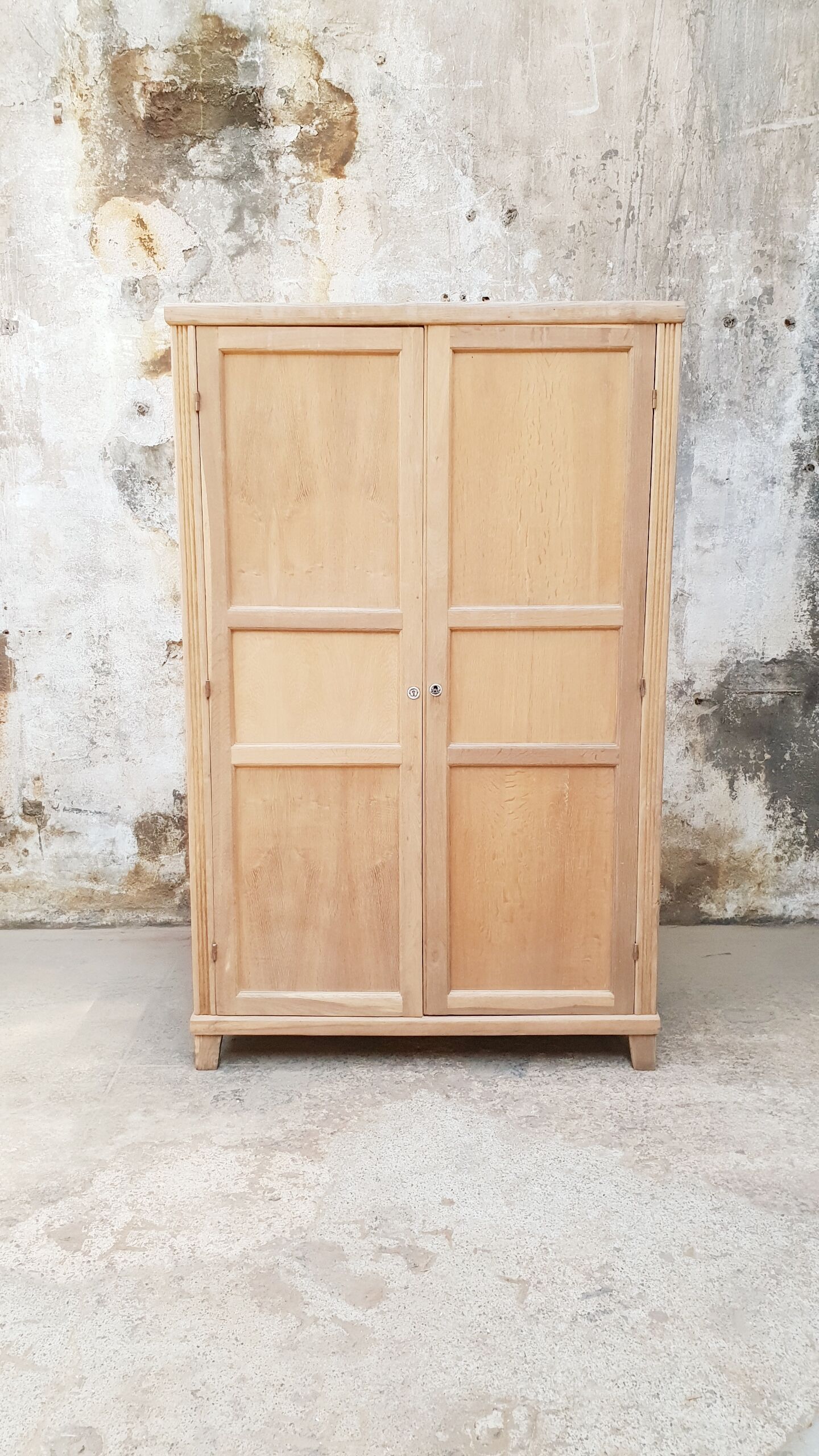 Armoire vintage
