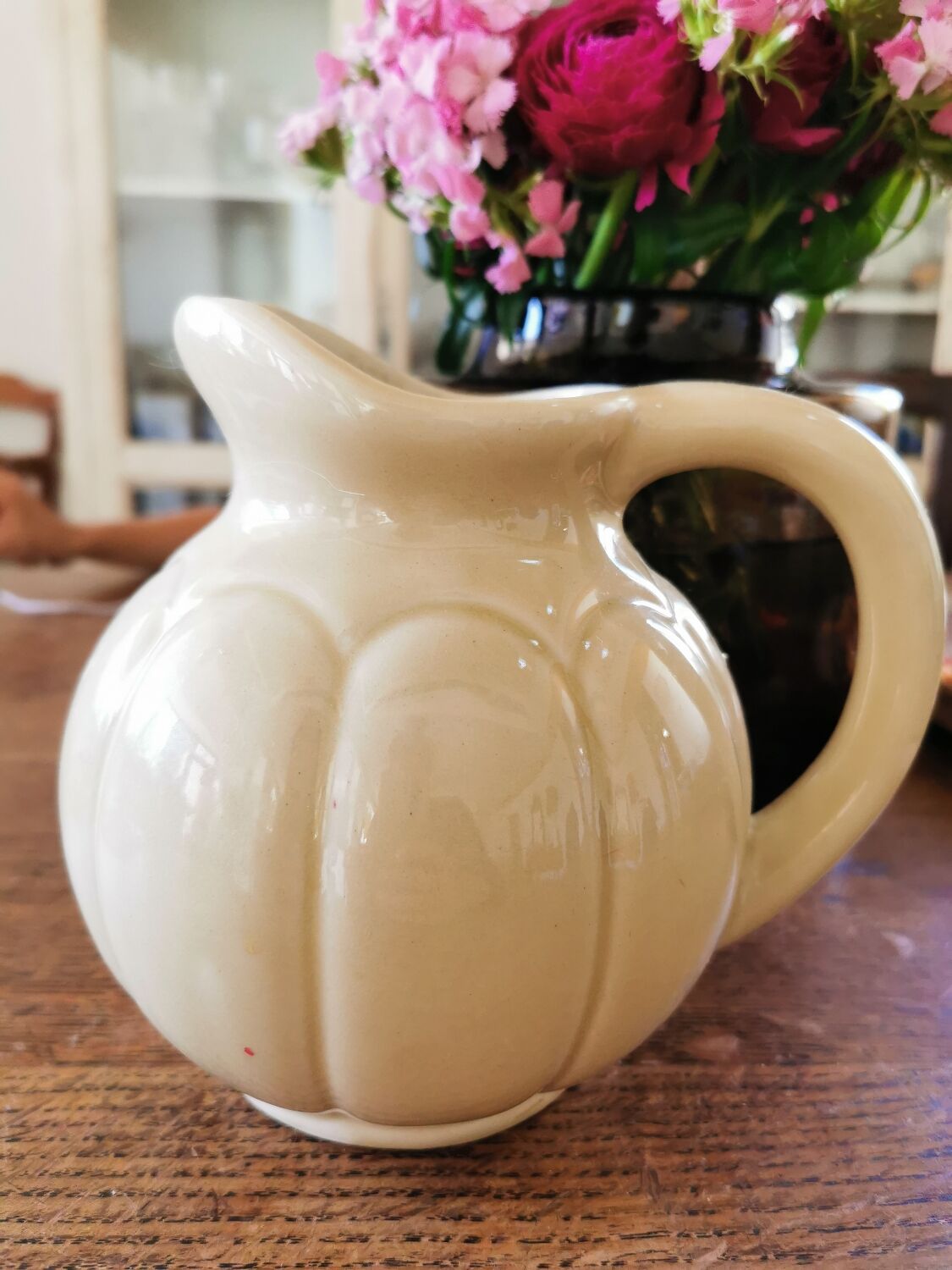 Enamelled ball pitcher