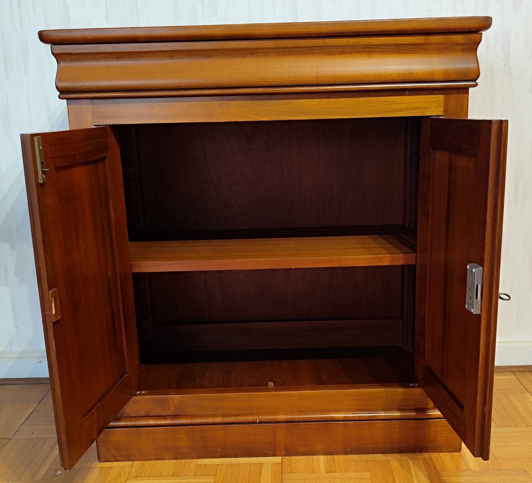 Meuble d'appui en merisier massif - fabrication artisanale