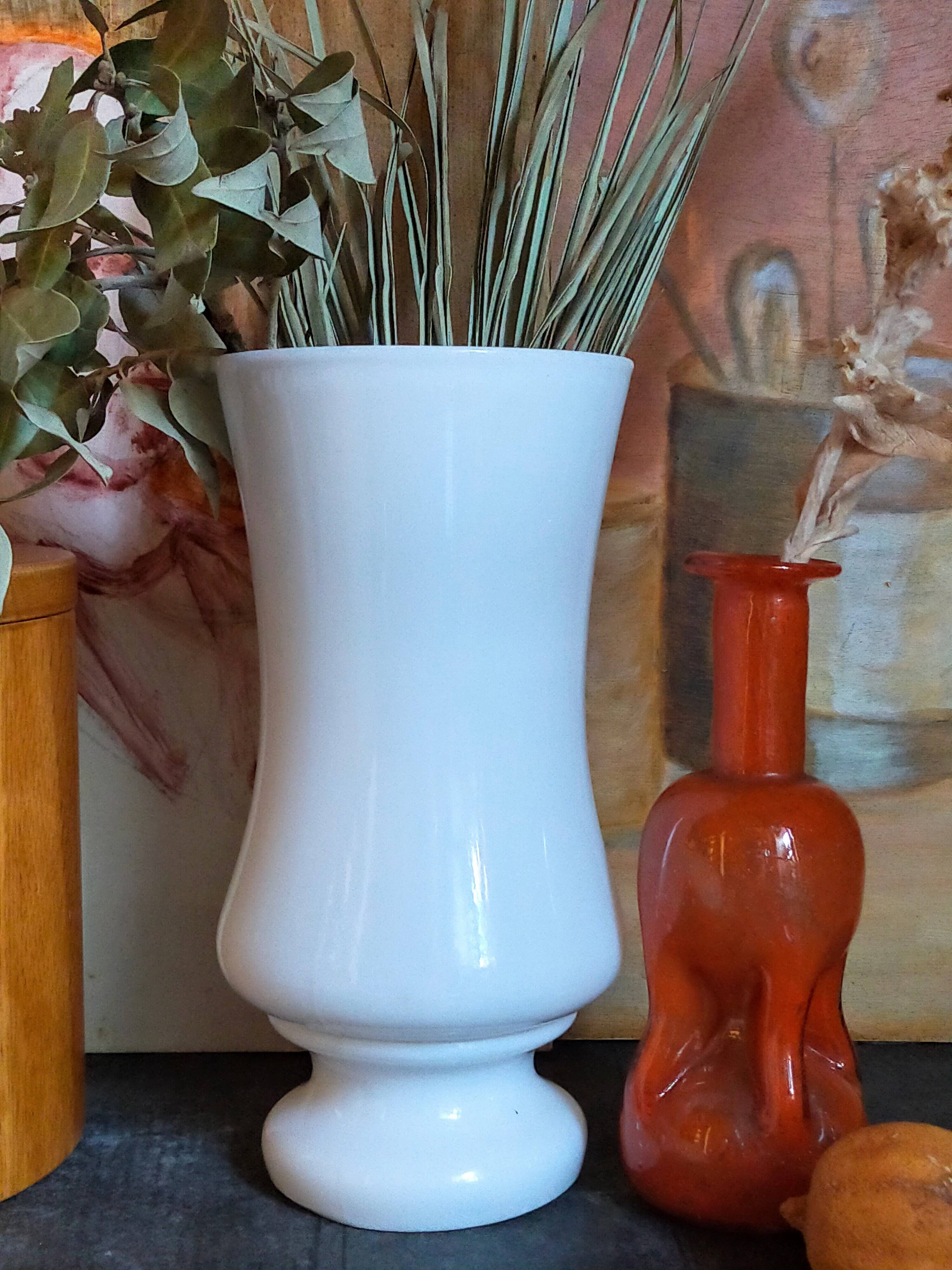 Vase en opaline sur pied début XXème