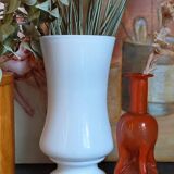 Vase en opaline sur pied début XXème