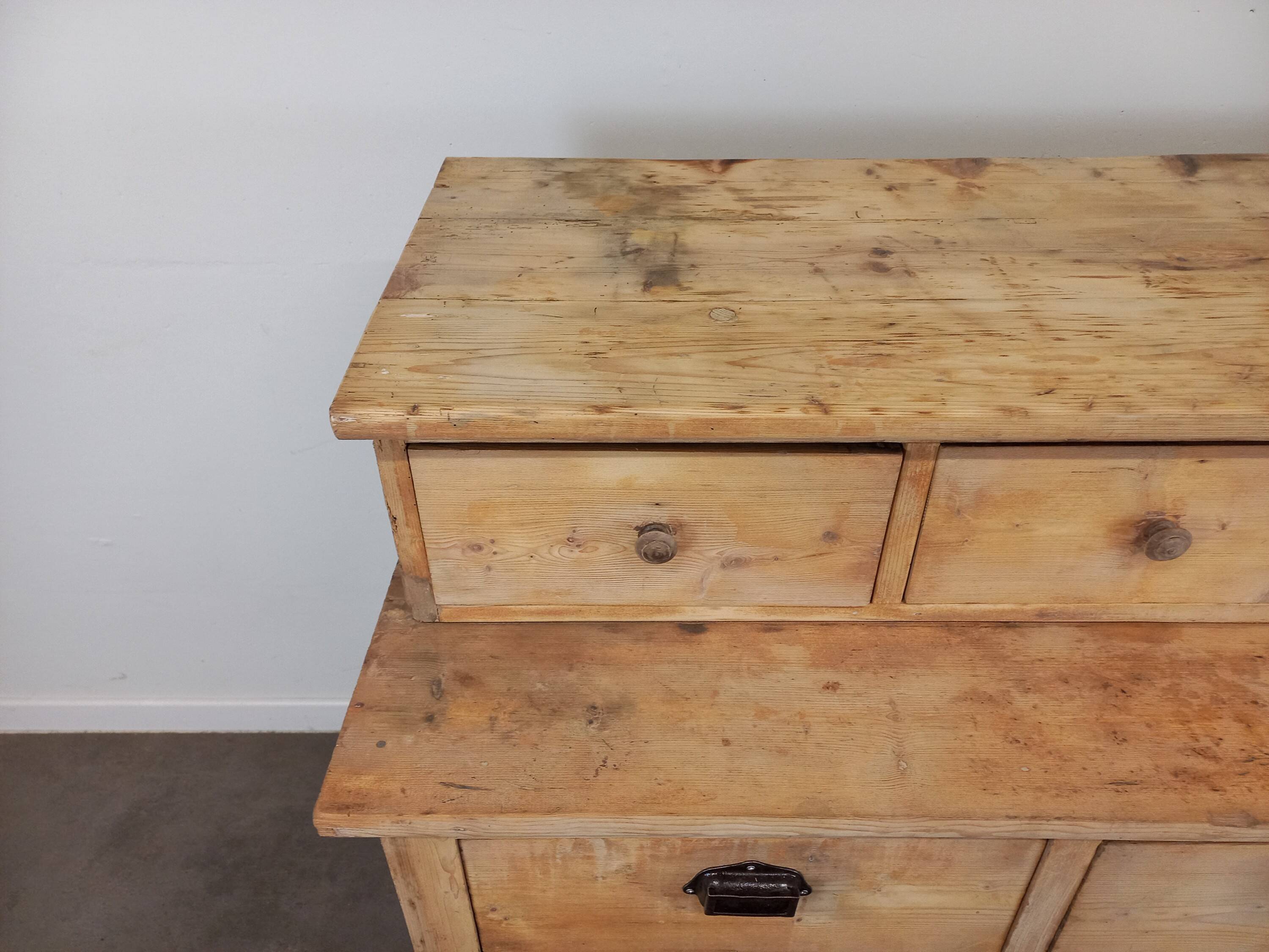 Antique chest of drawers