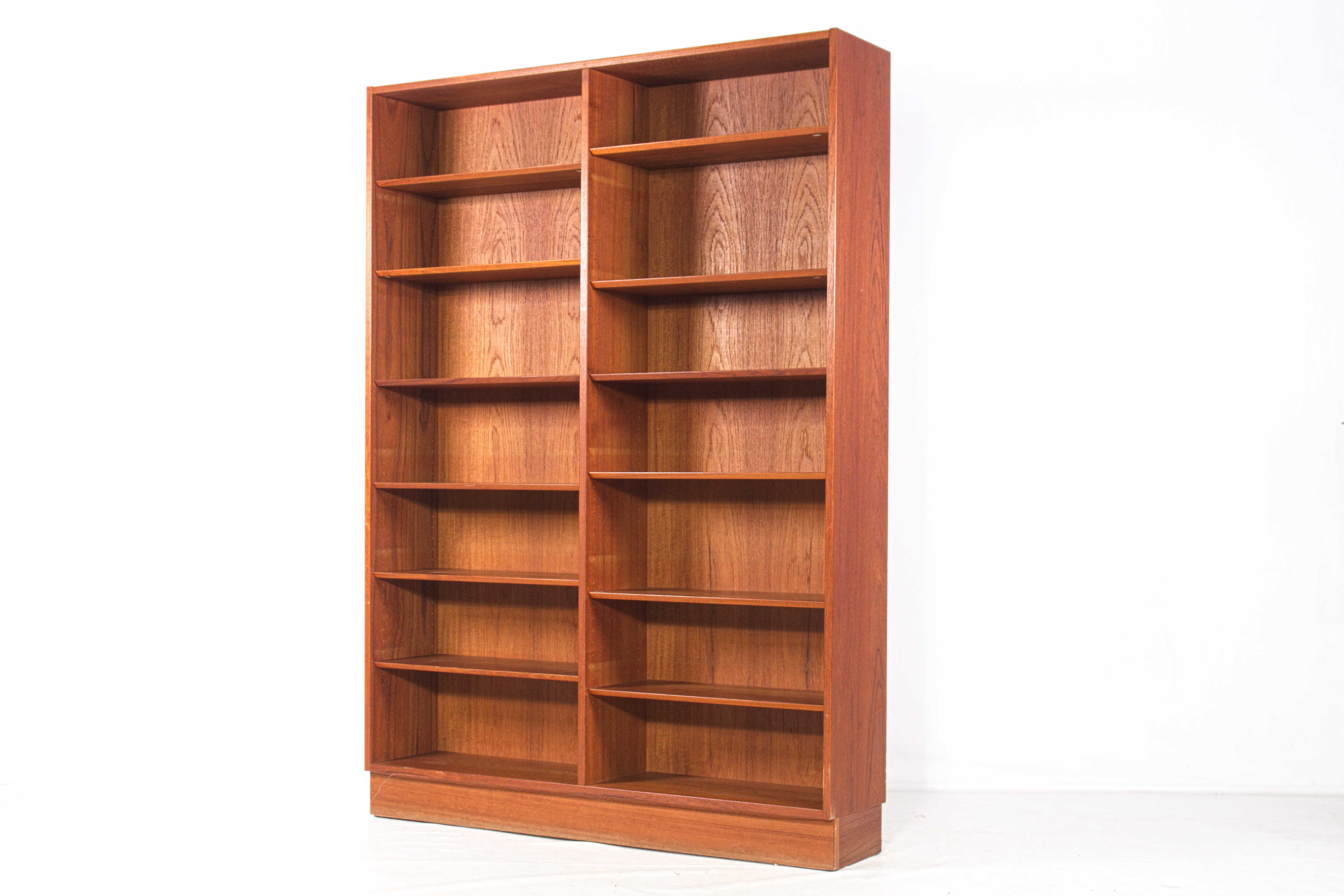 Bookcase of Poul Hundevad for Hundevavd & Co, teak, Denmark around 1960