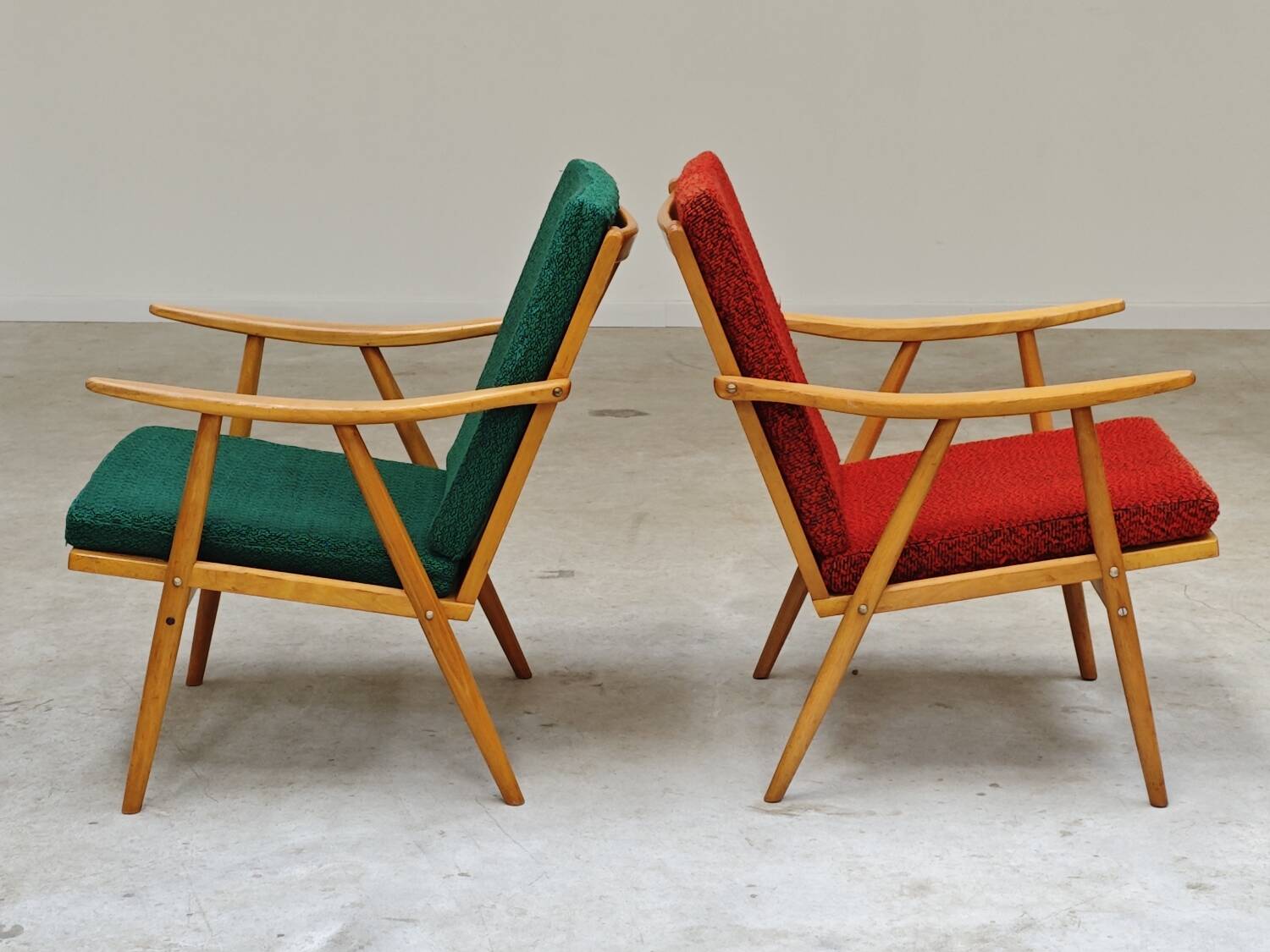 Pair of green-red boomerang armchairs by Antonin Suman for Ton (Thonet) 19