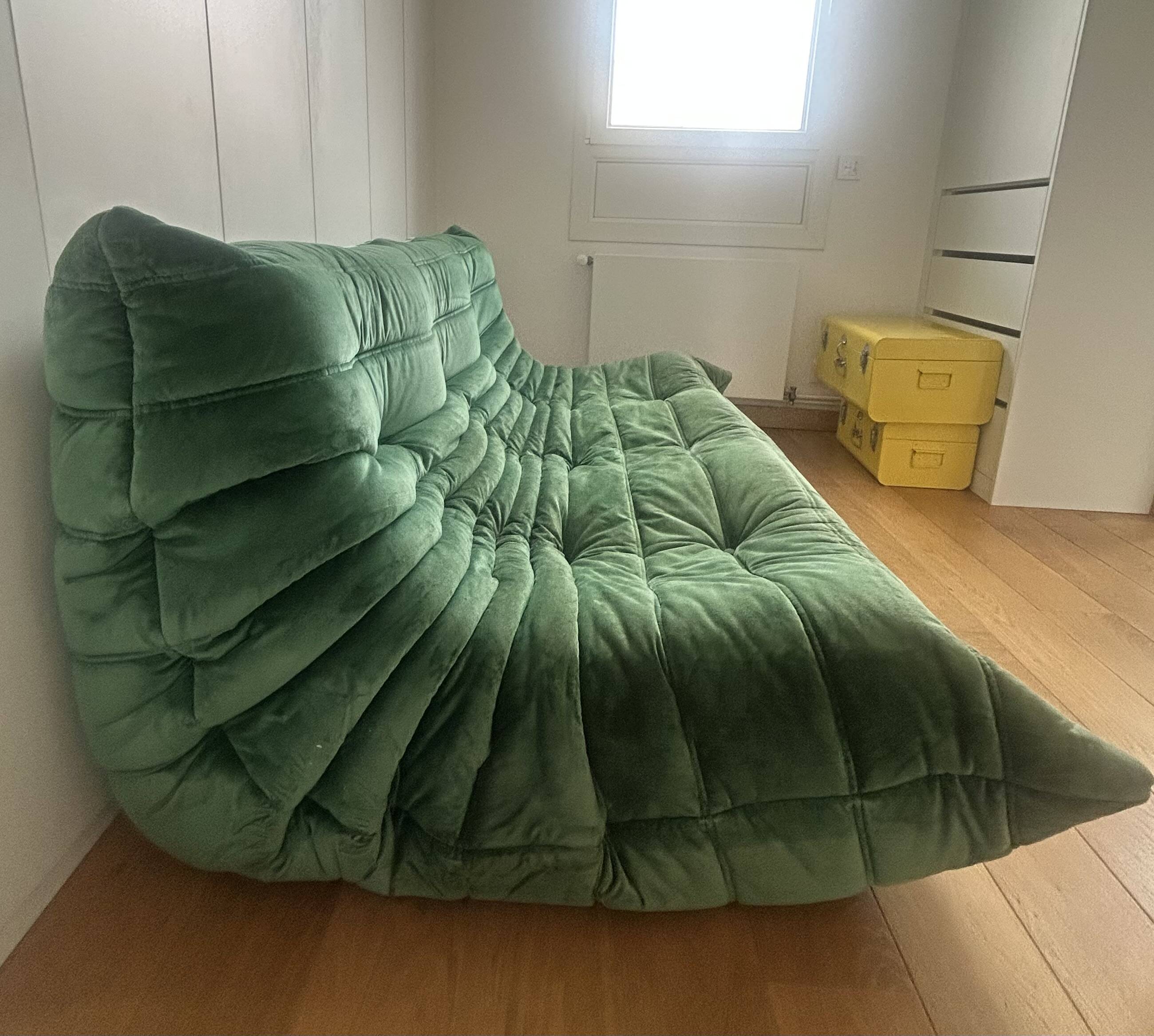 Togo 3-seater sofa in emerald green velvet