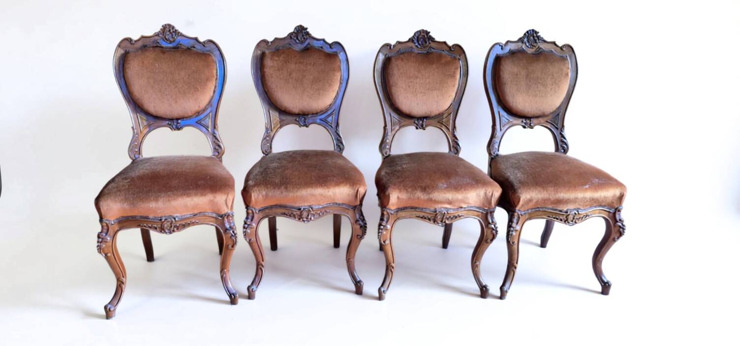 Ensemble de 4 chaises anciennes de style néo-rococo (19e siècle)