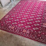 Tapis rouge à motifs