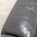 LC2 armchair in black leather – Design Le Corbusier, Pierre Jeanneret & Charlotte Perriand
