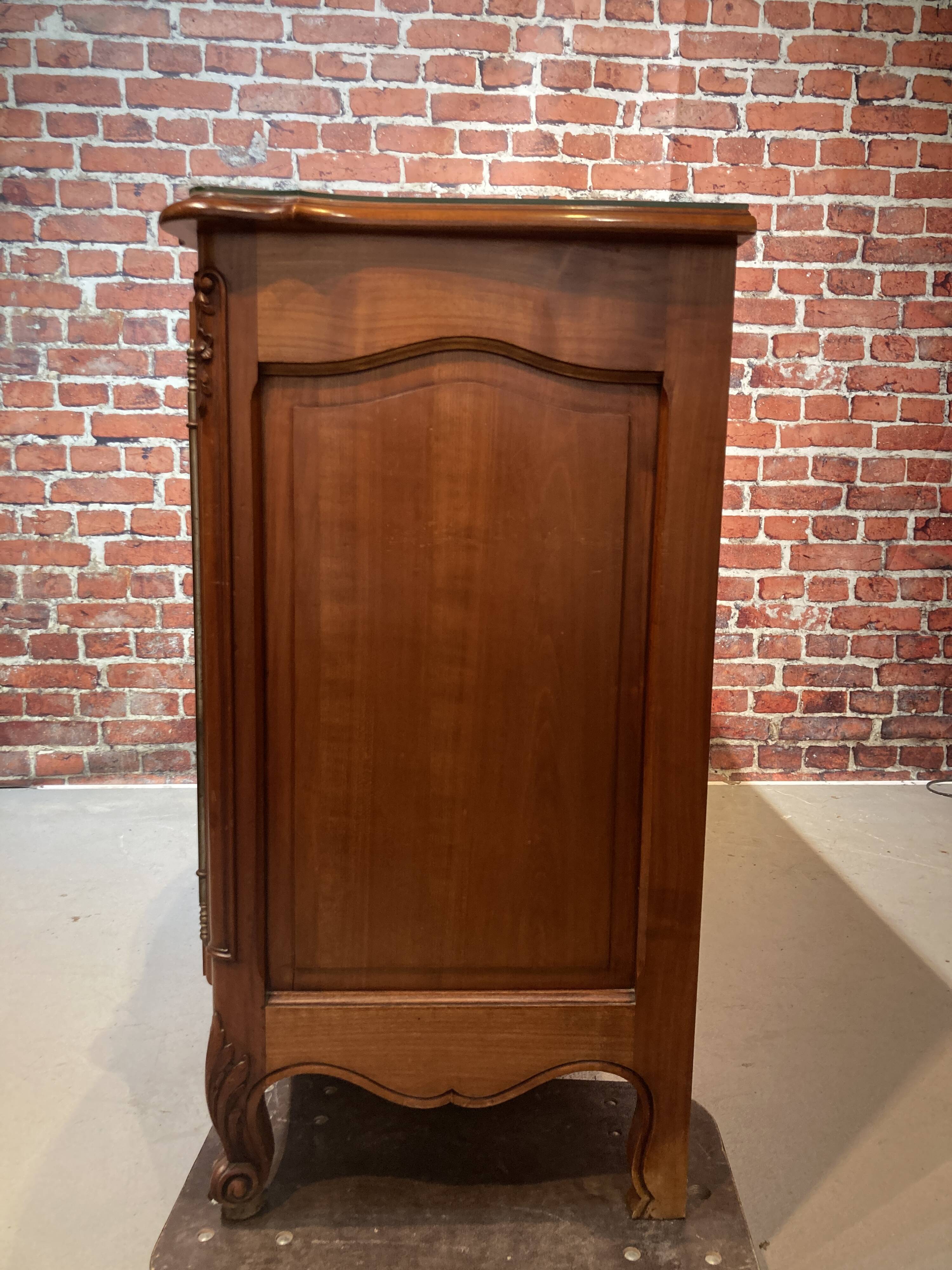 Louis XV style sideboard, 3 doors with lock, glass top.