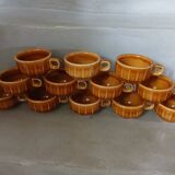 12 tasses à café anciennes avec soucoupes