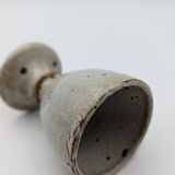 Verre sur pied en grès blanc nacré avec tâches noirs