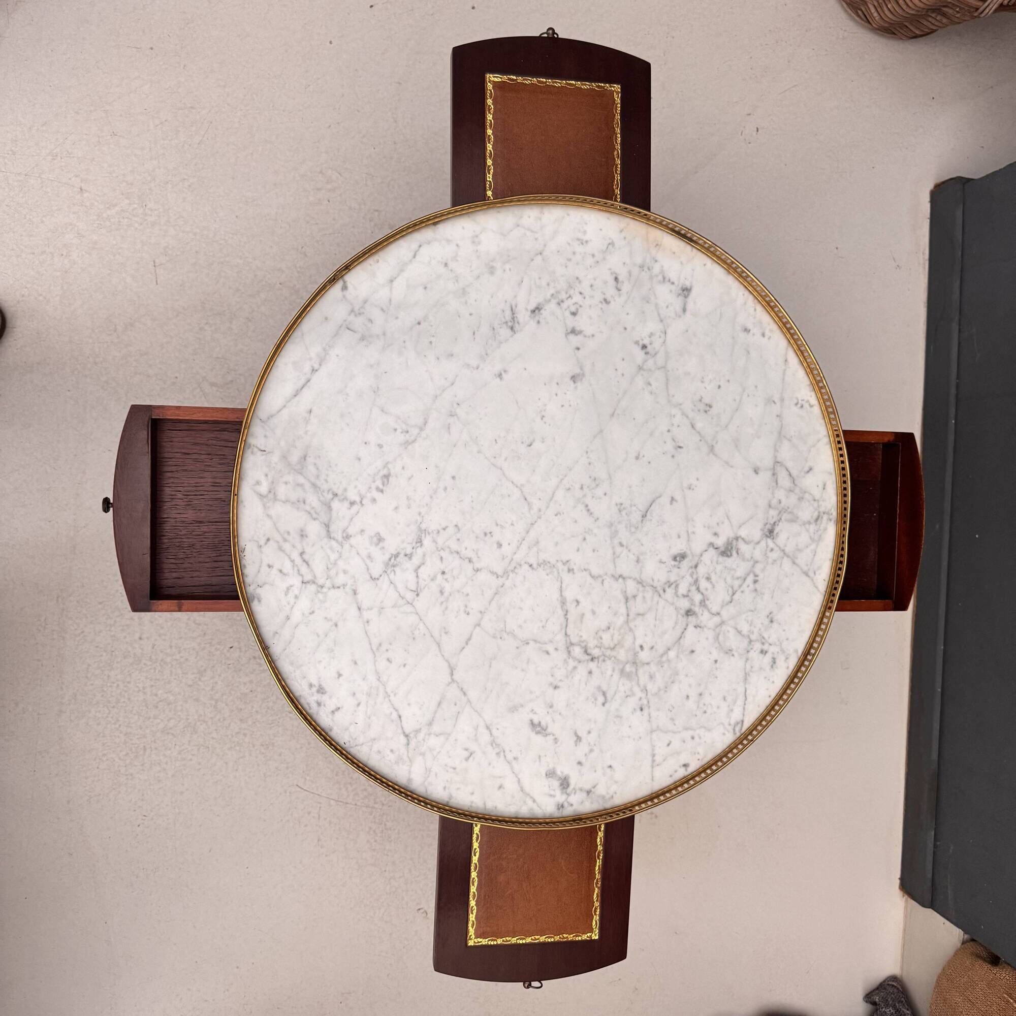 Louis XVI style bouillotte table in mahogany and white marble - Ø 60 cm