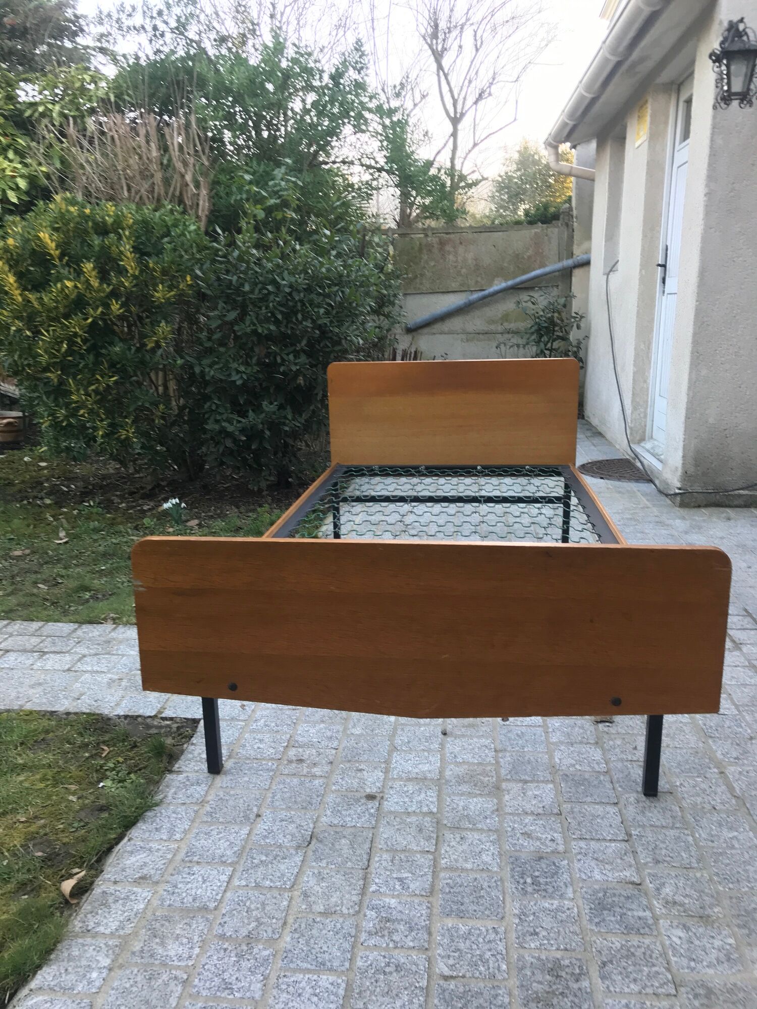 Bed in blond wood and feet 1950 vintage metal - 1 person