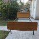 Bed in blond wood and feet 1950 vintage metal - 1 person