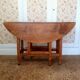 Drop-leaf gateleg table