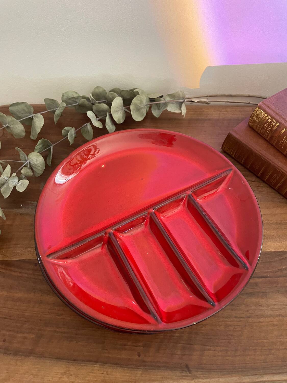 Set of two fondue plates and serving dish