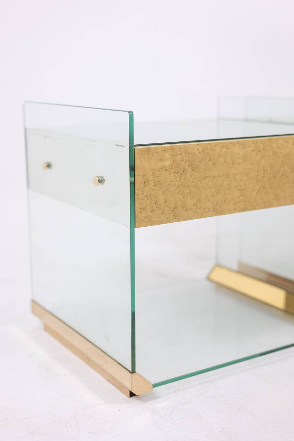 Pair of bedside tables or sofa ends in brass, glass and mirror. 1970s.