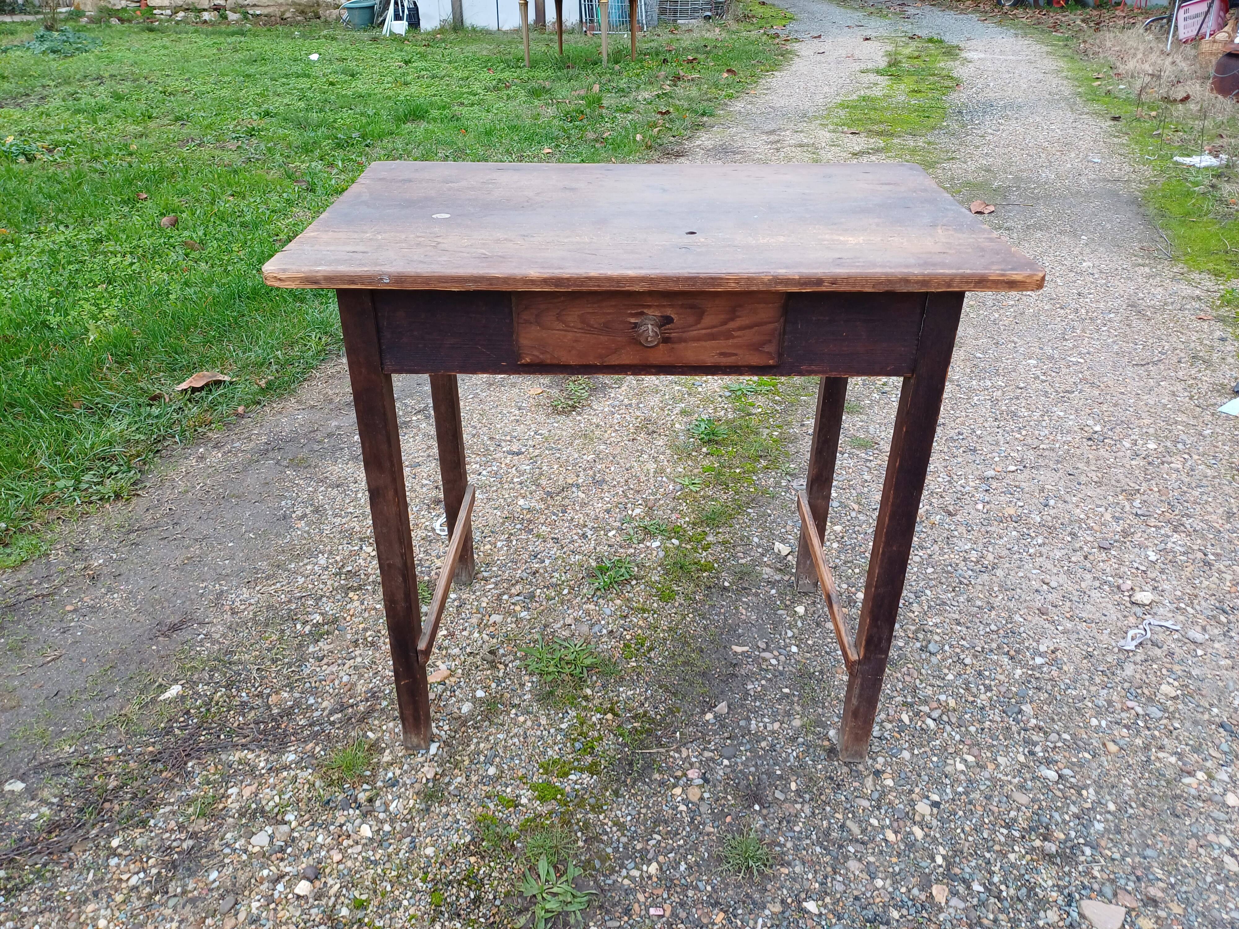 Small pine table, 1 drawer