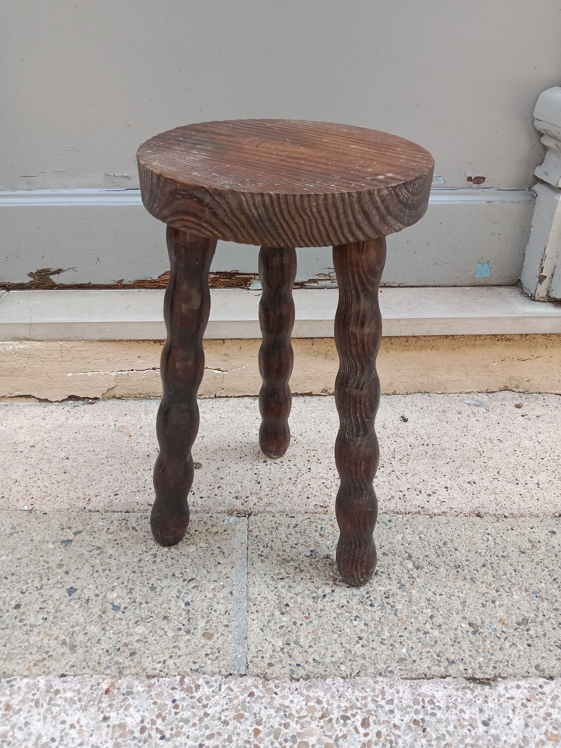 Pearl wood tripod stool