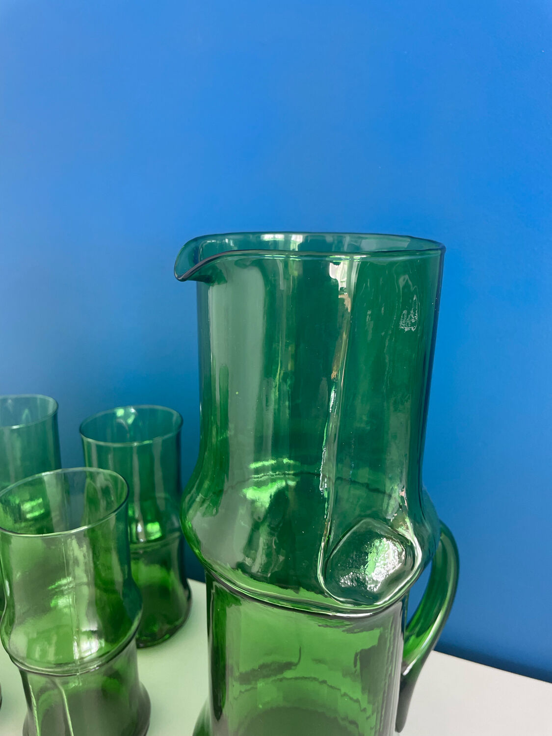 Service a eau carafe et verre vert vintage